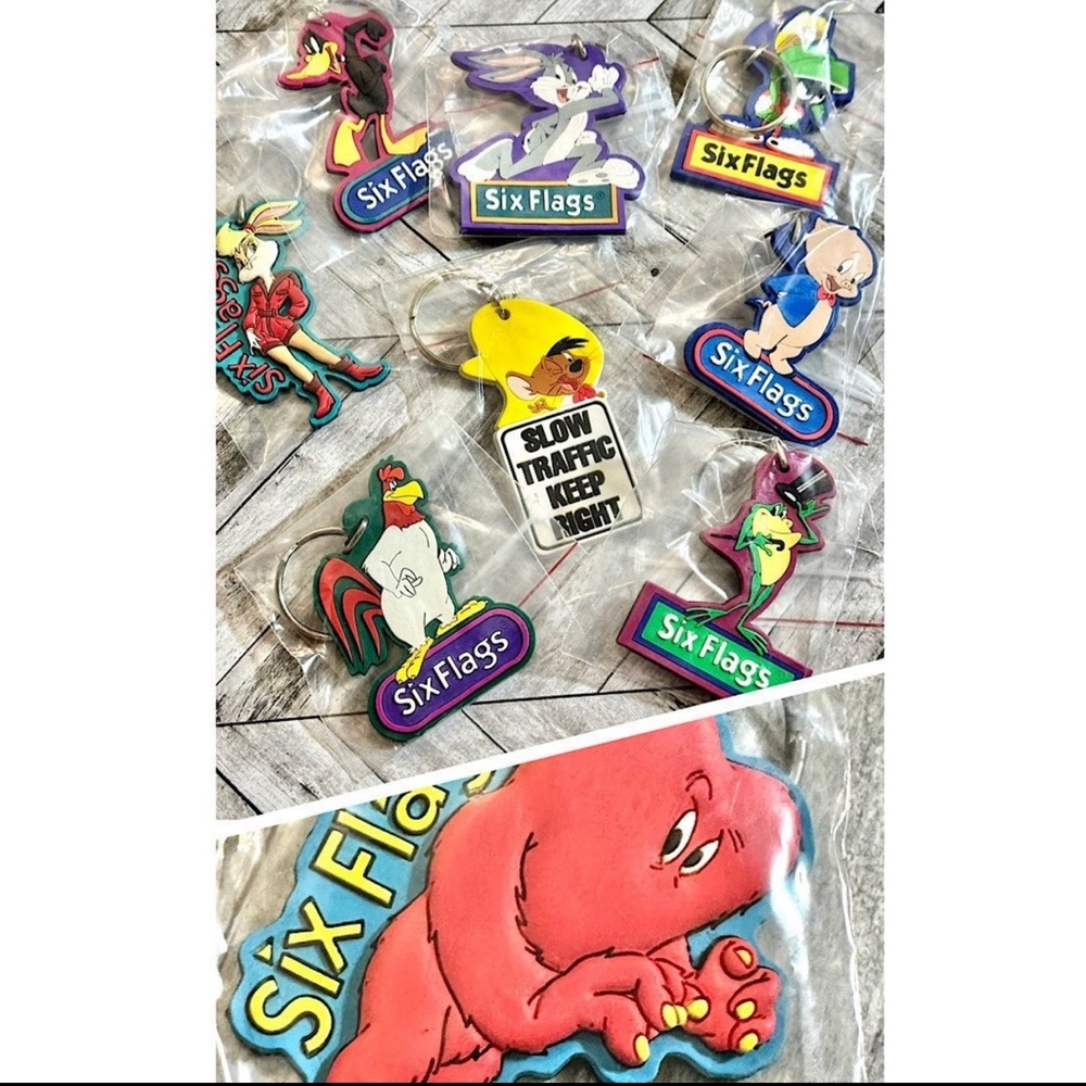 🌺SOLD🌺 Vintage Looney Tunes key chain lot from six flags